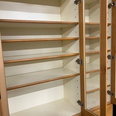 ジャングルジャングル貝塚店 食器棚 木目 ガラス扉 3枚扉 キッチン収納 キッチンラック 中古 リユース　貝塚市の画像