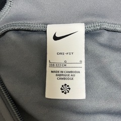 【NIKE】キッズジャンパー　カーディガン　116-122cmの画像