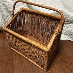 ラタン製　ランドリーラックの画像
