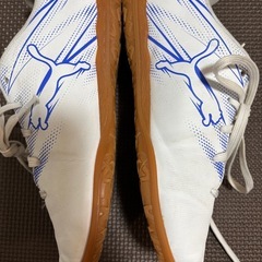 PUMAフットサル室内シューズ22センチの画像