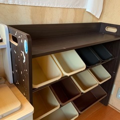 おもちゃ棚の画像