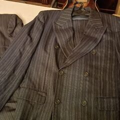 値下げしました。スーツ2着セット。の画像