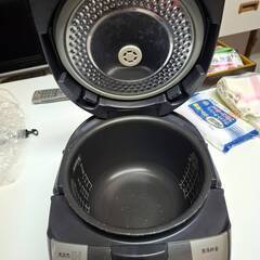 炊飯器　日立　ジャー炊飯器[5.5合炊き]（RZ-MC10J）現役で使っています！の画像
