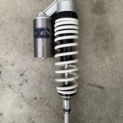 汎用リアRCサスペンション 340ミリ 365ミリ 白色の画像