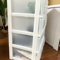衣装ケースの画像