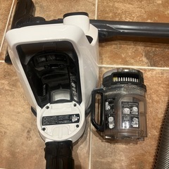 【ikaさま予約】掃除機（TOSHIBA トルネオ）の画像
