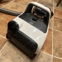 【ikaさま予約】掃除機（TOSHIBA トルネオ）の画像