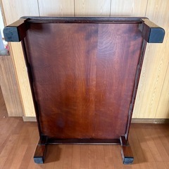 レトロなテーブルの画像