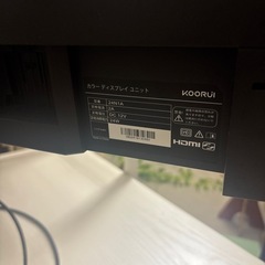 モニター付きデスクとチェアの画像