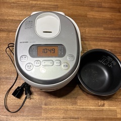 アイリスオーヤマ　炊飯器　3号炊きの画像