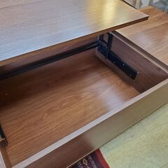 昇降式センターテーブル 脚付き 引出し2個 ブラウン 木目模様◆幅113cm×奥行53cm×高さ45㎝◆近隣配送無料 買取帝国 朝霞店の画像