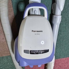 逗子 紙パック式掃除機 パナソニック 2018年式  MC-PBH6A 吸込仕事率は470W 集じん容量は1.3Lの画像