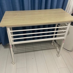 折りたためる机の画像