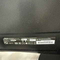 ゲーミングモニター、ワイヤレスイヤホンの画像