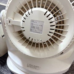 衣装ケース、扇風機の画像