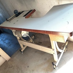 アーム(腕)ミシン台とモーターの画像