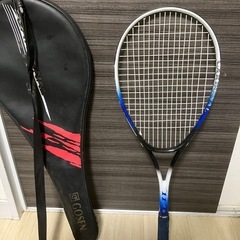 YONEXテニスラケット 青と黒のグラデーション の画像
