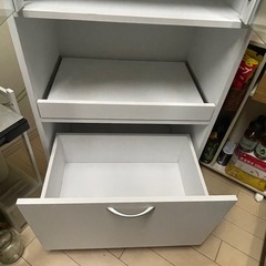 キッチン、レンジボード　　キャビネット食器棚の画像