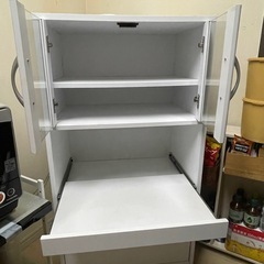 キッチン、レンジボード　　キャビネット食器棚の画像