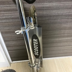 キックボード　
シルバーの画像