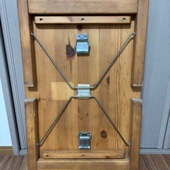 木製テーブルの画像
