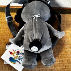 黒ミャクミャク　全身ぬいぐるみポーチの画像