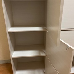 至急！10月13日13〜15時限定、扉付きカラーボックスの画像