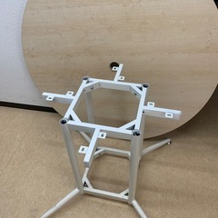 丸テーブルの画像