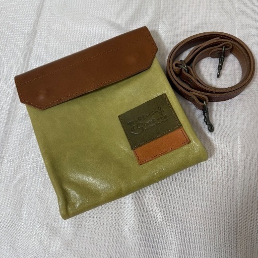 ショルダーバッグ　牛革