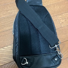 TOP OF PRIDE IN CREATION ボディバッグ の画像