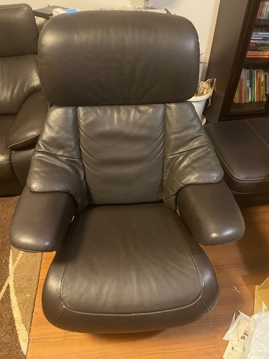 【本革】回転式リクライニングチェア＋フットレスト＋スツール 3点セット 日本国内の高級家具ブランド：カリモク（Karimoku）