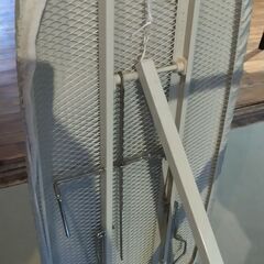 コンパクト収納 スタンド式舟形アイロン台の画像