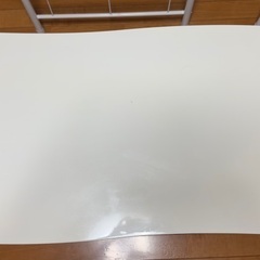 白いコーヒーテーブルの画像
