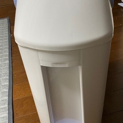 オムツゴミ箱の画像