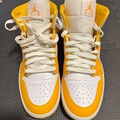 Nike Women's Air Jordan 1 Mid "Lemon"の画像