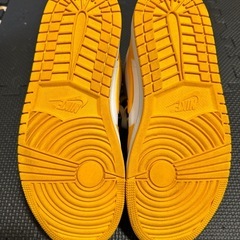 Nike Women's Air Jordan 1 Mid "Lemon"の画像