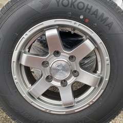 ハイエース用スタッドレスタイヤの画像