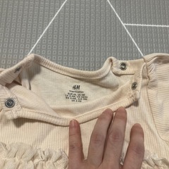 H&M ベビーチュール付ボディスーツ(60サイズ)の画像