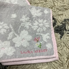 【募集中】【近日中処分予定】ローラアシュレイ　ハンカチ　ハンドタオルの画像