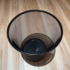 ゴミ箱 Amazonベーシックの画像