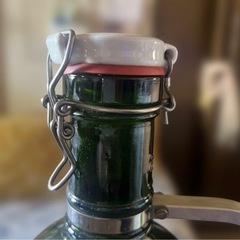 緑色ガラスボトル 500ml ハンドル付き高原ビール瓶の画像