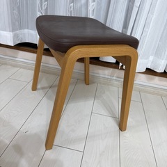 カリモク　スツール　いす椅子の画像