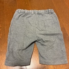 140サイズ　pbi  グレー　膝丈ズボンの画像