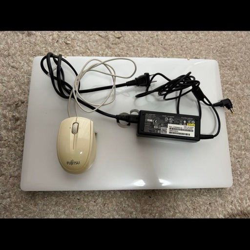 富士通 LIFEBOOK AH42/Y  プレミアムホワイト