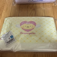 ポムポムプリンの枕の画像