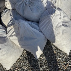 庭から撤去した砕石（クラッシャーラン）25kg×16袋　1袋100円　大垣市内配達可
の画像