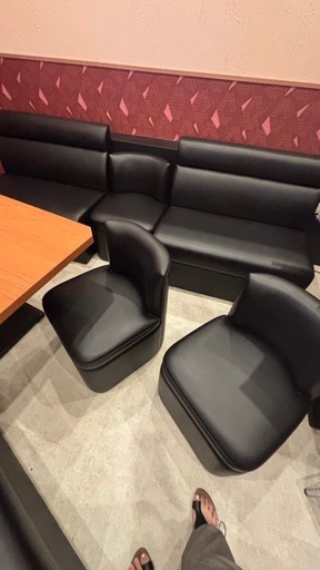 美品　タバコの匂いもついていません　
業務用ソファー　スツール