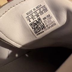 adidas ホワイト スニーカー 4.5の画像