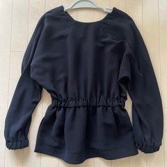 emmi 黒 長袖ブラウス Mサイズの画像