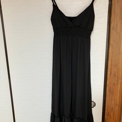 肩紐ドレスの画像